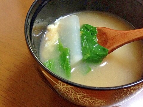 かぶとかぶの葉と油揚げのお味噌汁